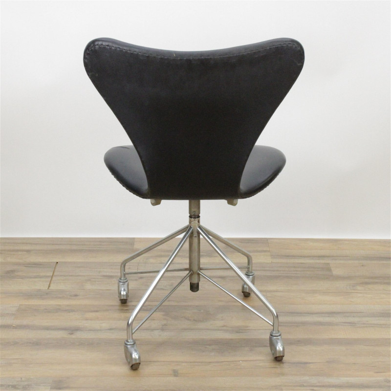 Arne Jacobsen Model 3117 Office Chair