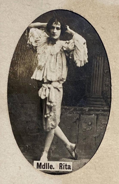 1901 Album, 133 'Ogden's Guinea Gold' photo. cards