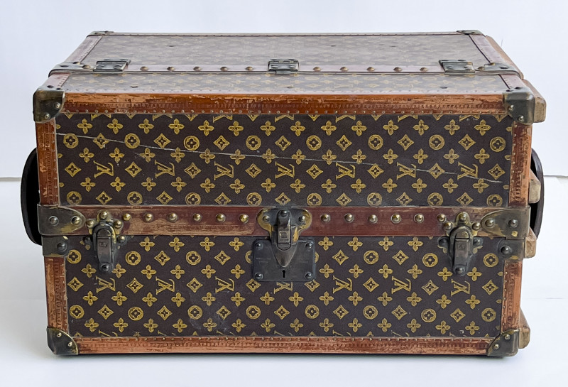 Sold at Auction: Louis Vuitton Monogram Canvas Earphone Trunk