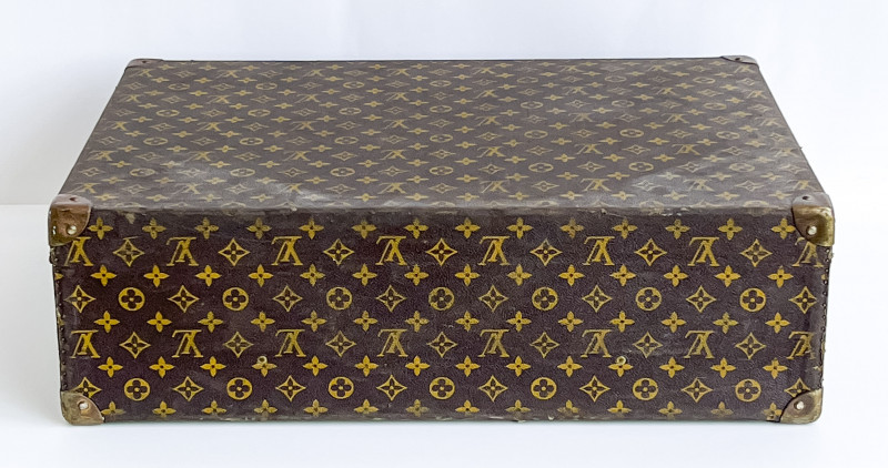 Louis Vuitton Monogram Lv Pattern Luggage Auction