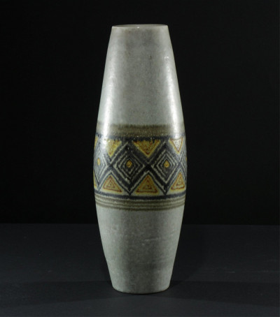Chinese Porcelain Plaque, Raymor Vase & Shell