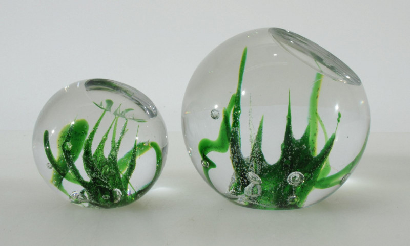 Vicke Lindstrand for Kosta Boda - Paperweights