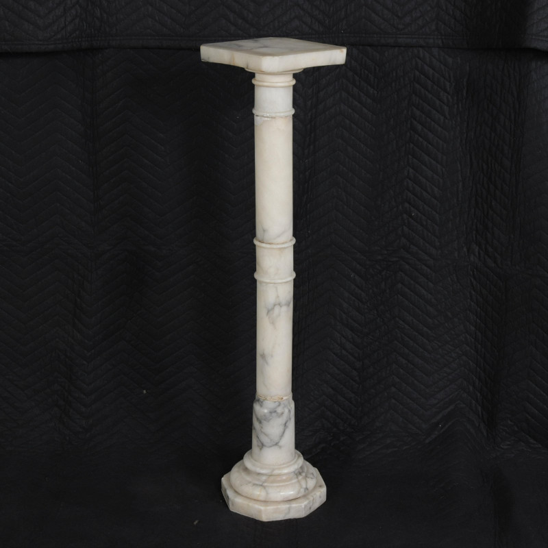 Alabaster Pedestal & Metal Corner Lattice Screen