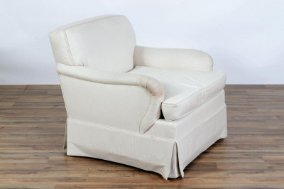 2 Cream Upholstered Club Chairs & 2 Ottomans