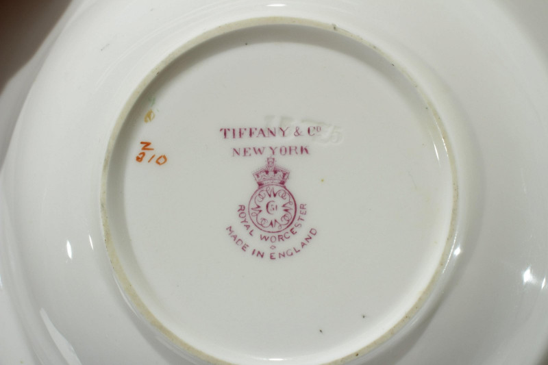 12 Royal Worcester Gilt & Green Porcelain Bowls