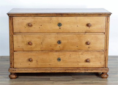Image for Lot English Style Pine 3 Drawer Chest