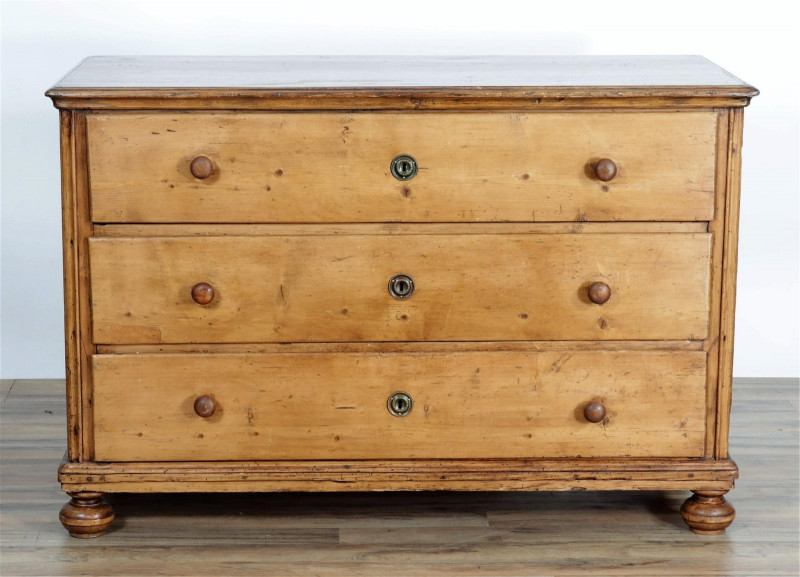 English Style Pine 3 Drawer Chest