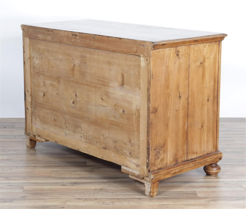 English Style Pine 3 Drawer Chest