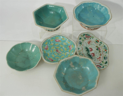 5 Chinese Porcelain Famille Verte Bowls & Tray