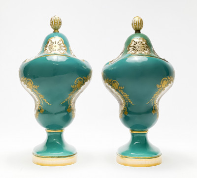 Pair of Coalbrookdale Porcelain Pot-Pourri Vases and Covers