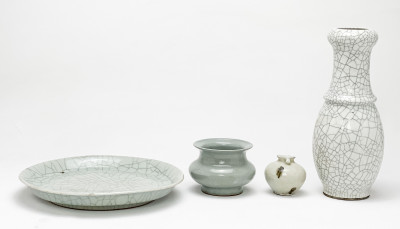 Group of Four Chinese Crackle Glaze items