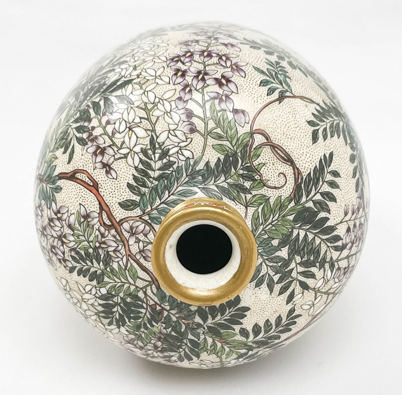 Japanese Satsuma Vase with Wisteria Design, Kizan