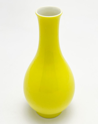 Chinese Porcelain Lemon Yellow Vase on stand
