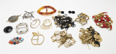 Image for Lot Collection of Vintage Belts, Brooches and Buckles from Geoffrey Beene Archive