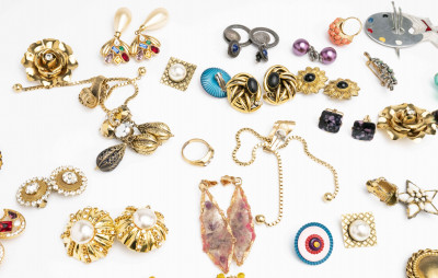 Collection of Vintage Clip Earrings and Pins Jewelry