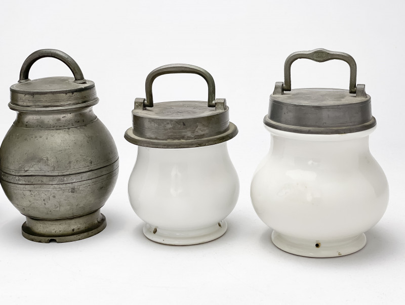 French Sustenteur Bouillion Broth Pots, Group of 4