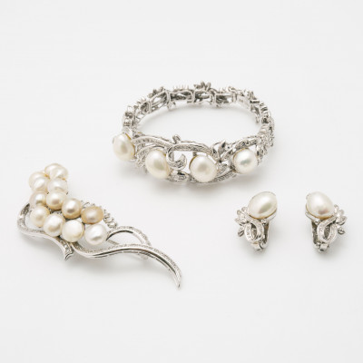 Image for Lot White Gold Cultured Pearl and Diamond Set