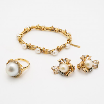 Image for Lot Cultured Pearl and Diamond in Yellow Gold, Set