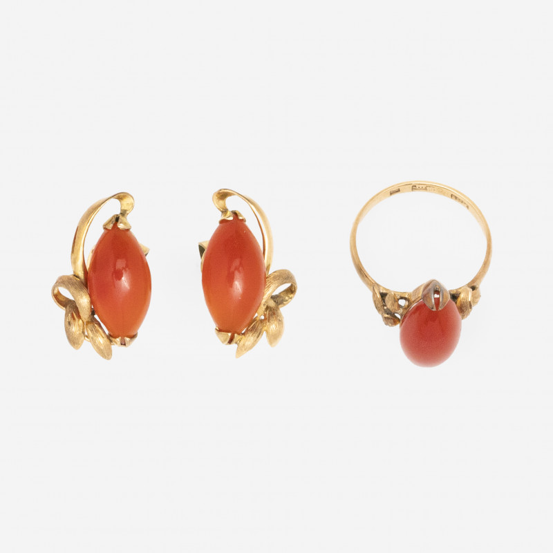 Yellow Gold and Carnelian Ring and Earrings