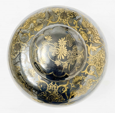 Chinese Mirror-Black and Gilt-Decorated Porcelain Ginger Jar