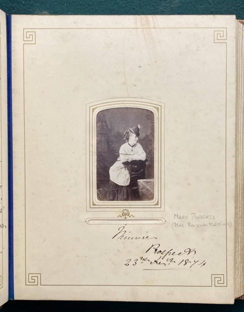 Image 4 of lot 1871-1875 Album of Confessions +13 CdeV portraits