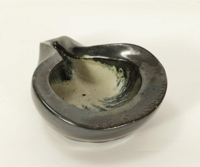 Image for Lot Russel Wright for Bauer - Pinched Pottery Bowl
