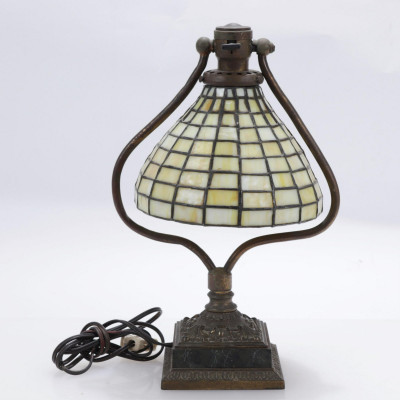 Title Leaded Slag Glass Boudoir Lamp, poss. Handel / Artist
