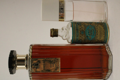 Image 5 of lot 20 Perfume Bottles, Schiaparelli, Arpege, Lalique