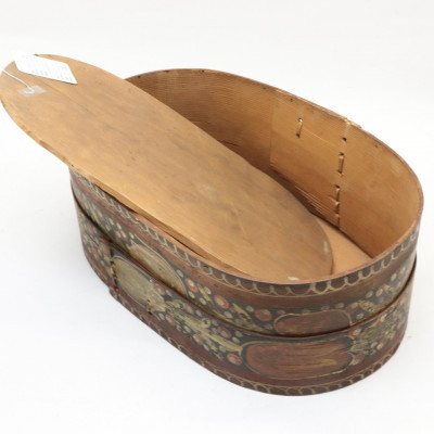 Image 3 of lot 3 Oval Brides Boxes 19th  20th C