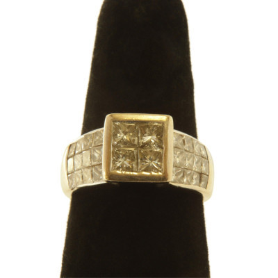 Image for Lot 18k White Gold & Diamond Ring