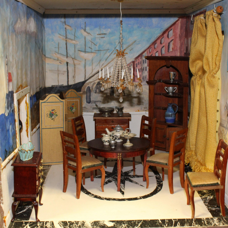 Image 7 of lot '1752' Replica Dollhouse, early 20th C.