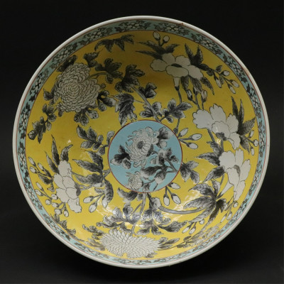 Image for Lot Large Chinese Porcelain Bowl