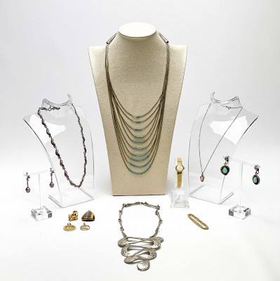 Image for Lot Assortment of Jewelry