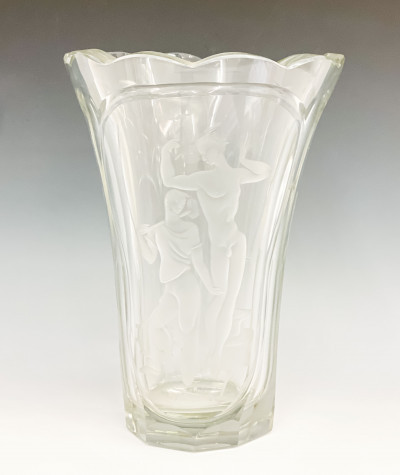 Title Art Deco Etched Glass Vase / Artist