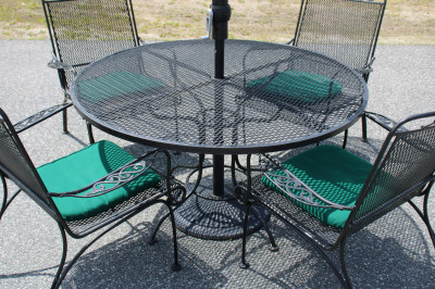 Woodard Style Outdoor Dining Table and Chairs