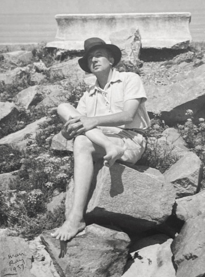 Title Man Ray - Paul Eluard, seated on Breakwater / Artist