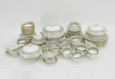 Image for Lot Wedgwood Columbia Dinner Service for 12