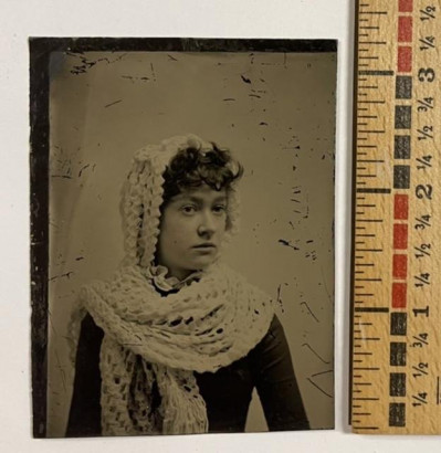 Image 7 of lot [PHOTOGRAPHY] PAIR OF EARLY CASED IMAGES OF WOMEN