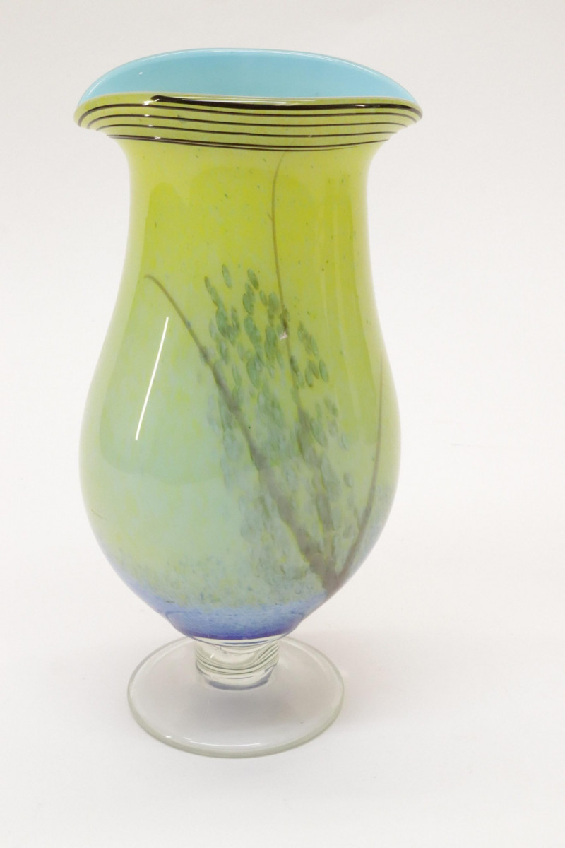 Image 7 of lot 3 Art Glass Vases