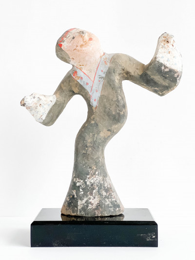 Title Chinese Painted Pottery Figure of a Dancer / Artist