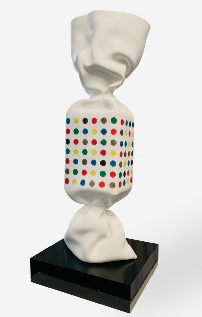 Laurence Jenkell - Wrapping Bonbon in Multicolored Polka Dots