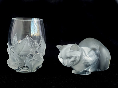 Image for Lot Lalique Frosted Crystal Cat and 'Hedera' Vase