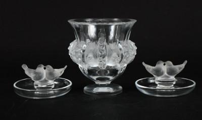Image for Lot Lalique Dampierre Vase & Colombes Cendriers