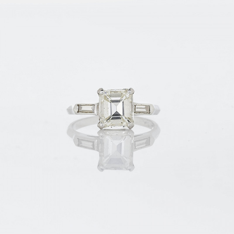Image 1 of lot 1.82 Carat Vintage Princess Cut Diamond Ring