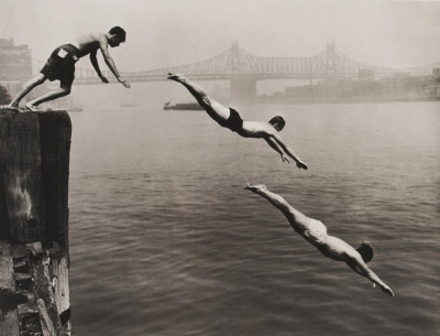 Arthur Leipzig - Divers, East River, 1948