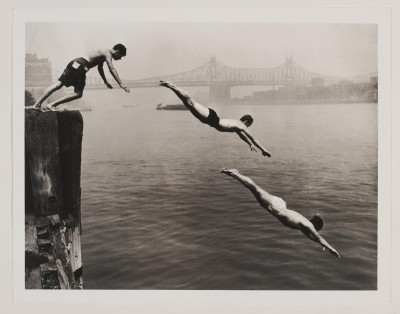 Arthur Leipzig - Divers, East River, 1948