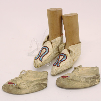 Image for Lot 2 Pair Native American Child&apos;s Moccasins
