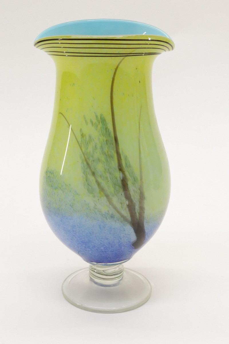 Image 8 of lot 3 Art Glass Vases