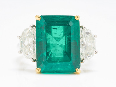 Image for Lot 8 ct Emerald & Diamond Ring