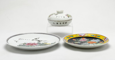 Image 2 of lot 1 Chinese Covered Sweetmeat Dish and 2 Chinese Porcelain Plates